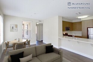 701 Breeze Hill Rd in Vista, CA - Building Photo