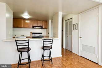 312 Severn Ave, Unit E407 in Annapolis, MD - Building Photo - Building Photo