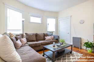 35 Harbor View St, Unit 3 in Boston, MA - Building Photo