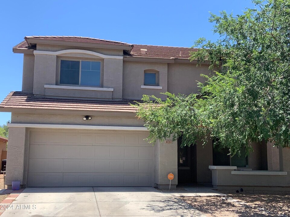 4717 W St Kateri Dr in Phoenix, AZ - Building Photo