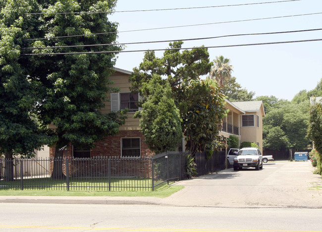 6743 Haskell Ave in Van Nuys, CA - Building Photo - Building Photo