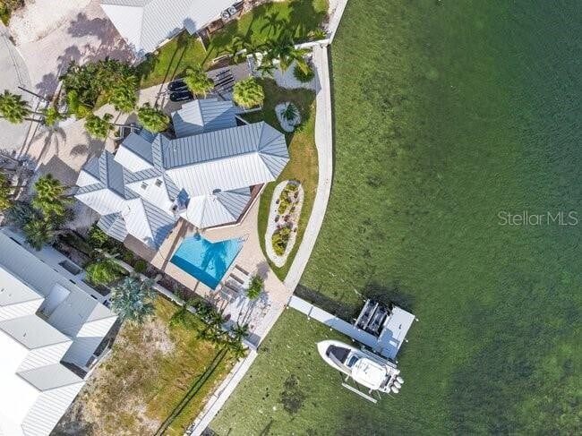 527 56th St in Holmes Beach, FL - Building Photo - Building Photo