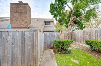 13922 Hollowgreen Dr in Houston, TX - Building Photo - Building Photo