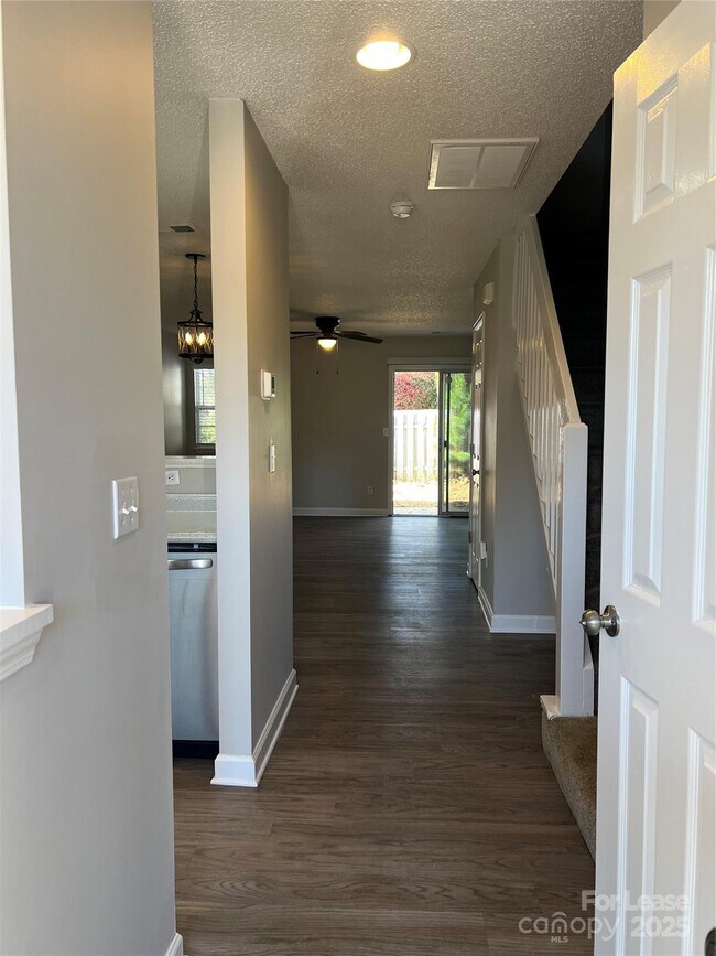 6075 Cougar Ln in Charlotte, NC - Building Photo - Building Photo