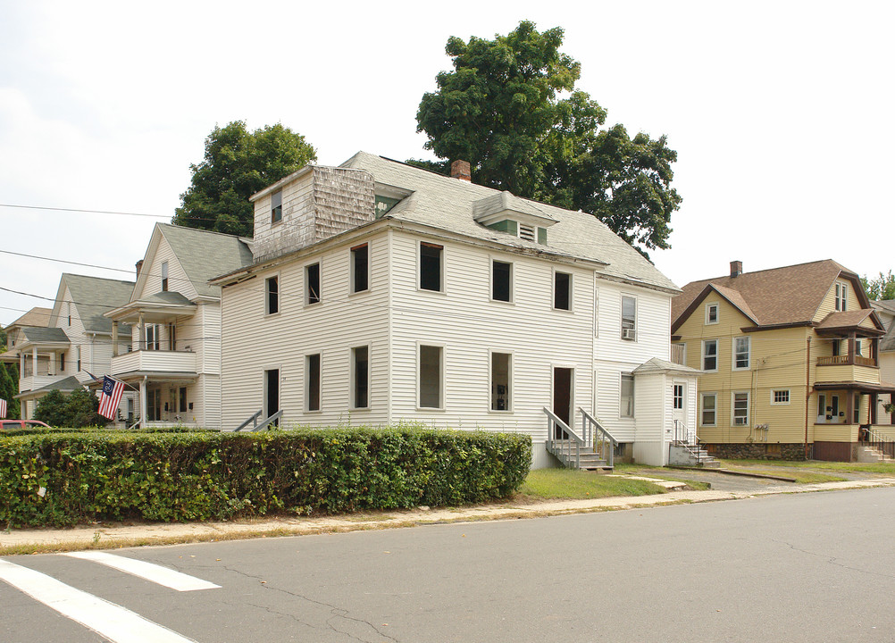 54 Center Street in Bristol, CT - Building Photo