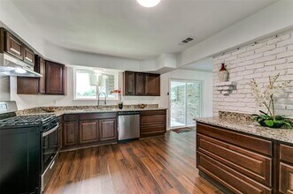 977 Green Castle Dr in Dallas, TX - Building Photo - Building Photo