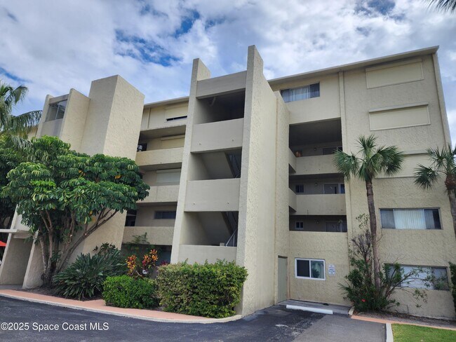 5050 Ocean Beach Blvd in Cocoa Beach, FL - Building Photo - Building Photo