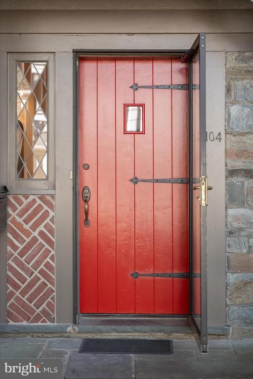 property at 5104 Scarsdale Rd