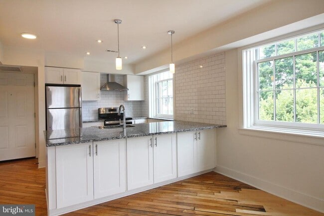 71 N Main St in Lambertville, NJ - Building Photo - Building Photo