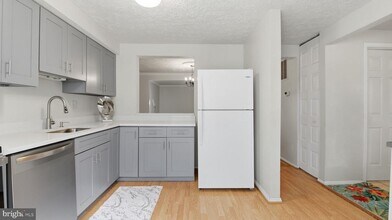 7821 Fairborn Ct in Rockville, MD - Building Photo - Building Photo