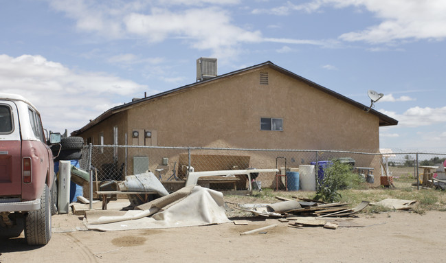 16506 Lilac Rd in Adelanto, CA - Foto de edificio - Building Photo