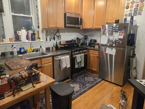2455 N Sawyer Ave, Unit 1F in Chicago, IL - Building Photo - Building Photo
