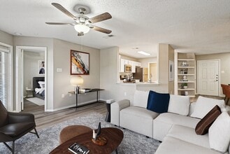 The Arbors of Las Colinas in Irving, TX - Foto de edificio - Building Photo