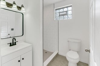 308 W Queen Ln in Philadelphia, PA - Building Photo - Building Photo