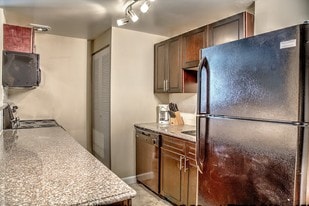 5528 Pershing Ave, Unit 203