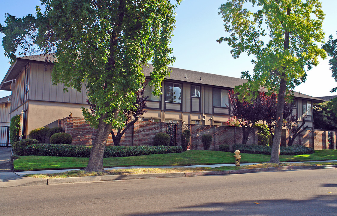 The Chateau in Stockton, CA - Building Photo