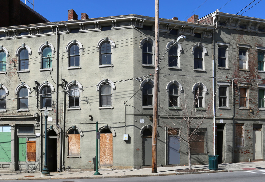 167 E McMicken Ave in Cincinnati, OH - Building Photo