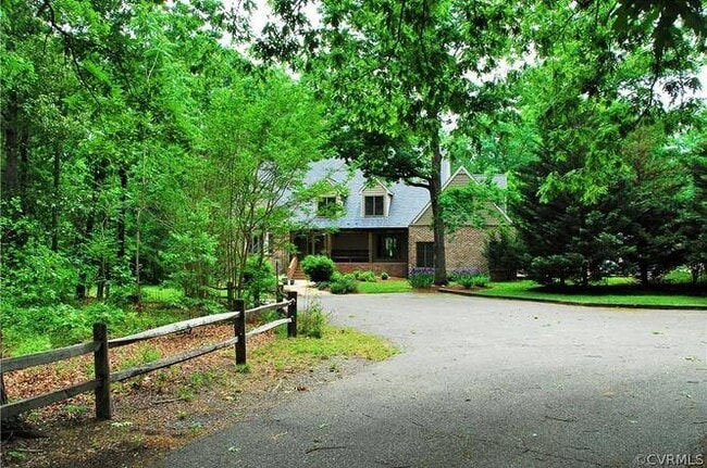 11305 Cloverhill Dr in Ashland, VA - Building Photo - Building Photo