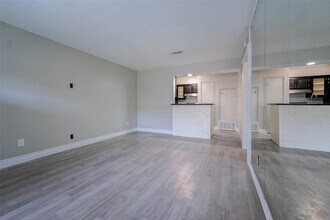 845 Wax Myrtle Ln in Houston, TX - Building Photo - Building Photo