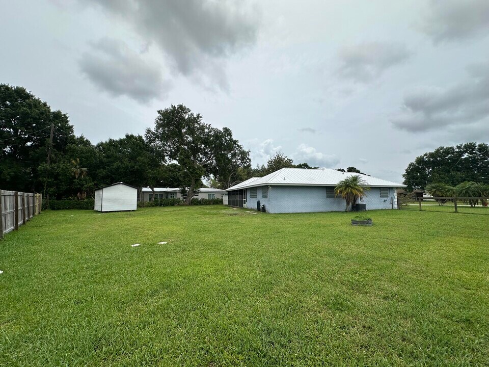 404 21st St SE in Vero Beach, FL - Building Photo