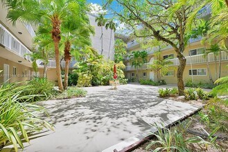 7740 Camino Real in Miami, FL - Building Photo - Building Photo