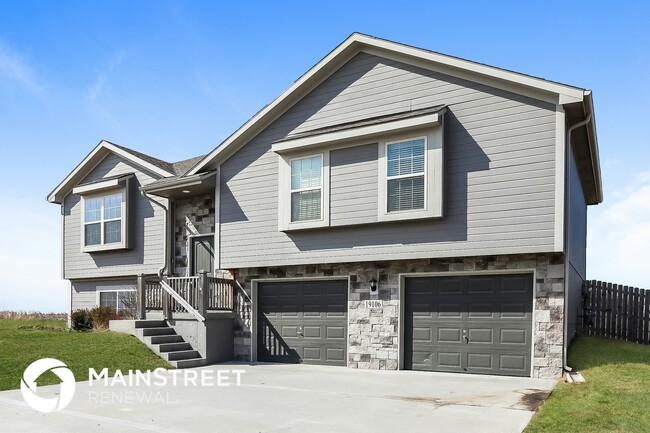 19106 Switchgrass Dr in Smithville, MO - Building Photo - Building Photo