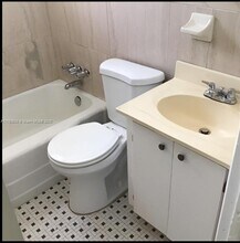 2550 York St-Unit -2 in Opa Locka, FL - Building Photo - Building Photo