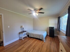 2404 Edison St in Charlotte, NC - Building Photo