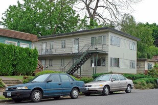 2554 NE Hoyt St Apartments