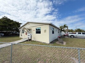 912 NW 9th Ave in Hallandale Beach, FL - Building Photo