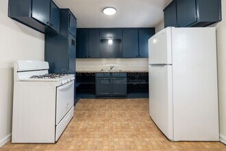 654 S Eastridge Dr in Wichita, KS - Foto de edificio - Building Photo