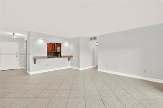 1335 W 68th St, Unit 207 in Hialeah, FL - Building Photo - Building Photo