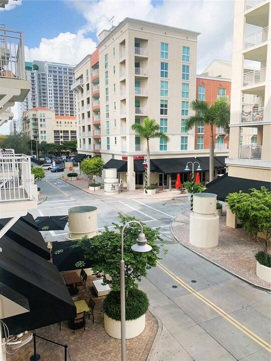 7275 SW 90th St in Miami, FL - Building Photo