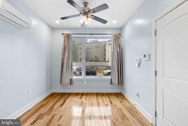 823 N 15th St in Philadelphia, PA - Building Photo - Building Photo