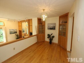 102 Mallard Ct in Chapel Hill, NC - Building Photo - Building Photo