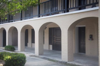 Provincial North Apartments in Baton Rouge, LA - Building Photo - Building Photo