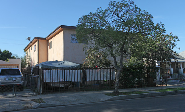 136 E 41st Pl in Los Angeles, CA - Foto de edificio - Building Photo