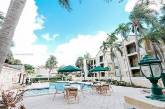 833 Riverside Dr in Coral Springs, FL - Building Photo - Building Photo