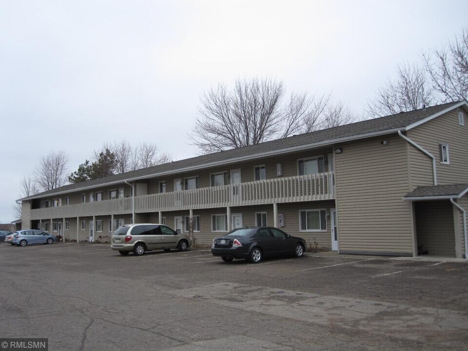 1380 Heritage Dr-Unit -2 in New Richmond, WI - Building Photo