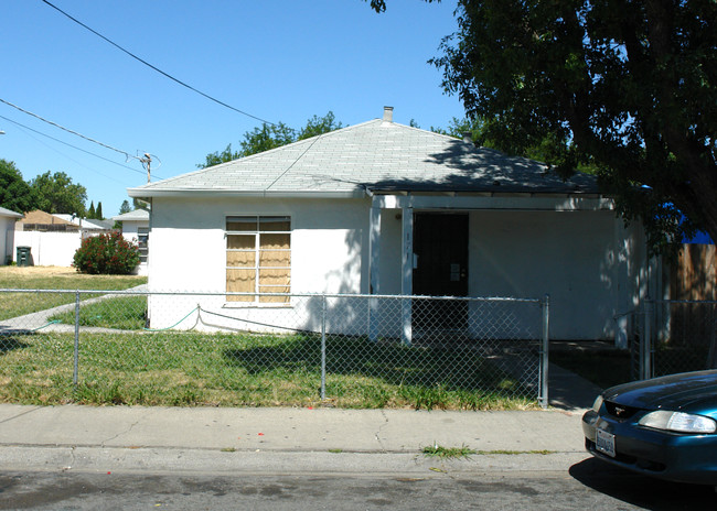 171 Madoline St in Pittsburg, CA - Building Photo - Building Photo