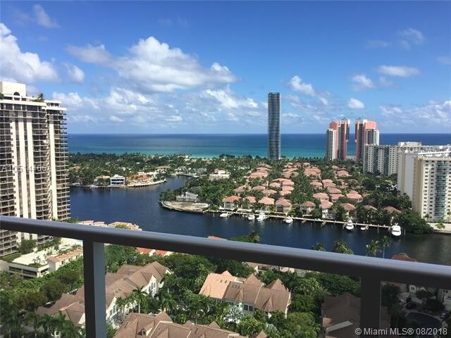 19500 Turnberry Way-Unit -23-F in Miami, FL - Building Photo