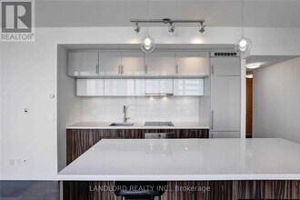 8 Mercer St in Toronto, ON - Building Photo - Building Photo