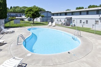 Townhouse Villas in Hermiston, OR - Building Photo - Building Photo