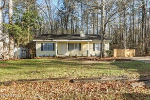 861 S Plantation Pkwy in Macon, GA - Building Photo