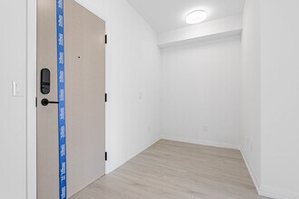 292 Dundas St W in Toronto, ON - Building Photo - Building Photo