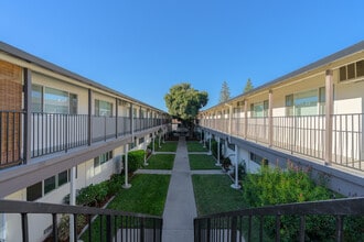 The Montecito in West Sacramento, CA - Building Photo - Building Photo
