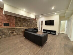 1614 Beacon St, Unit 1 in Brookline, MA - Building Photo - Building Photo