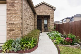 16009 Hawthorne Heights Trail in Austin, TX - Building Photo - Building Photo