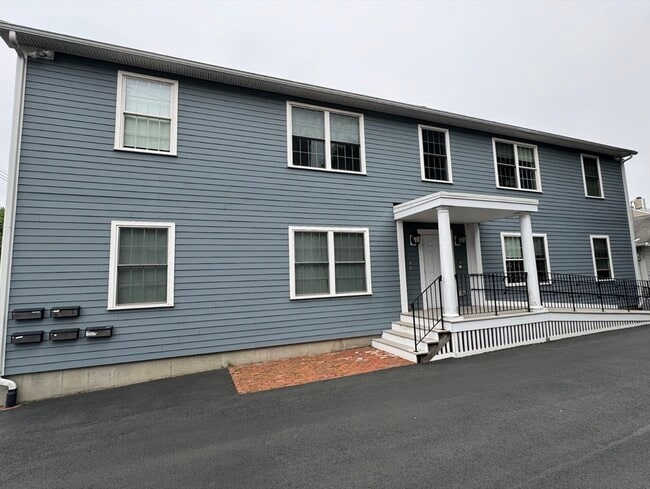 86 Endicott St, Unit 2 in Peabody, MA - Building Photo - Building Photo