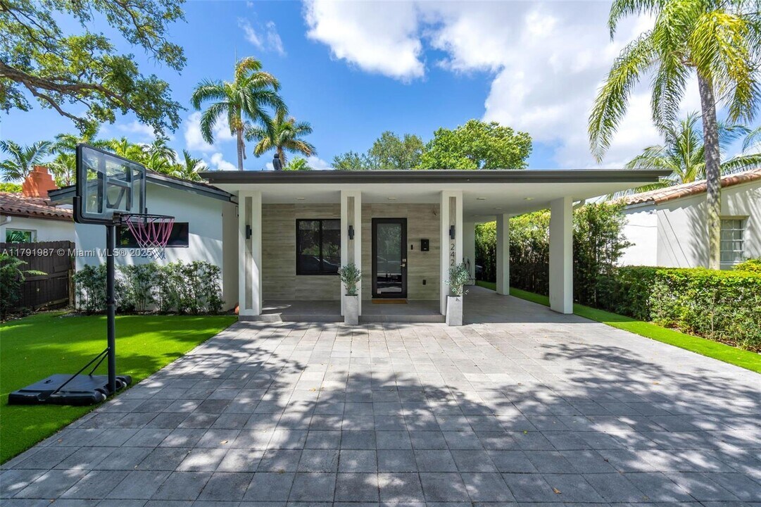 242 SW 31st Rd in Miami, FL - Building Photo